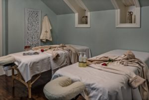 Spa-Room-Tables-with-robes-and-packages