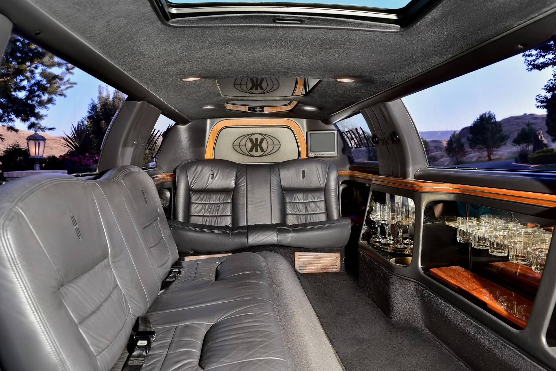 Limousine Dining Service | The Vine | Cameo Heights Mansion