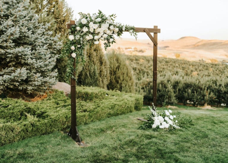 Elopement in Washington State. photo of a pretty arbor covered in flowers for a small wedding ceremony in Walla Walls