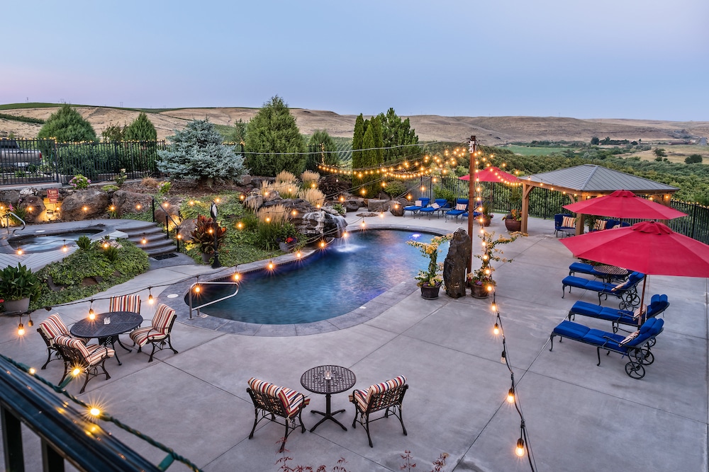 Walla Walla Wine Tours, photo of the pool area at our bed and breakfast in Washington State